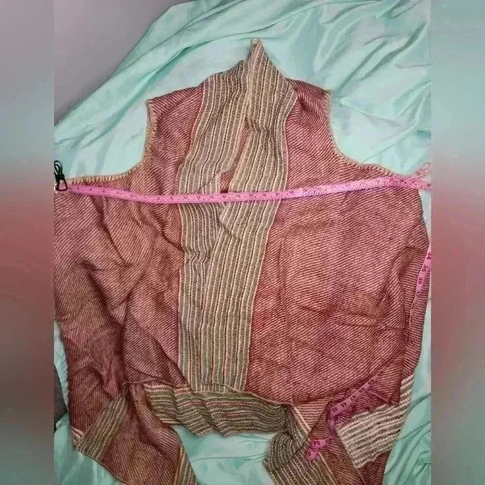Poncho Type Vest - Picture 4 of 4